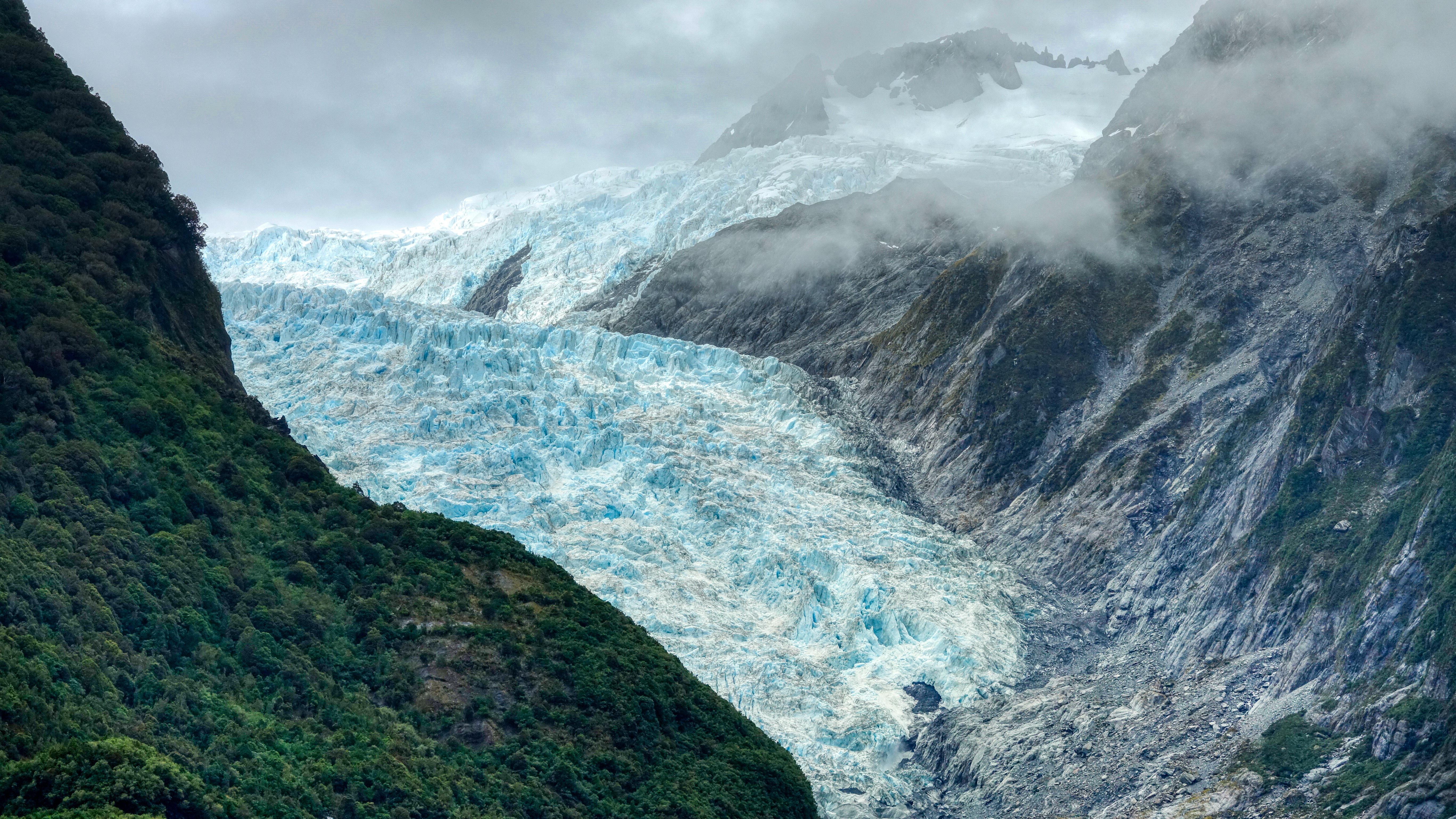 glaciers thru 2 mountains